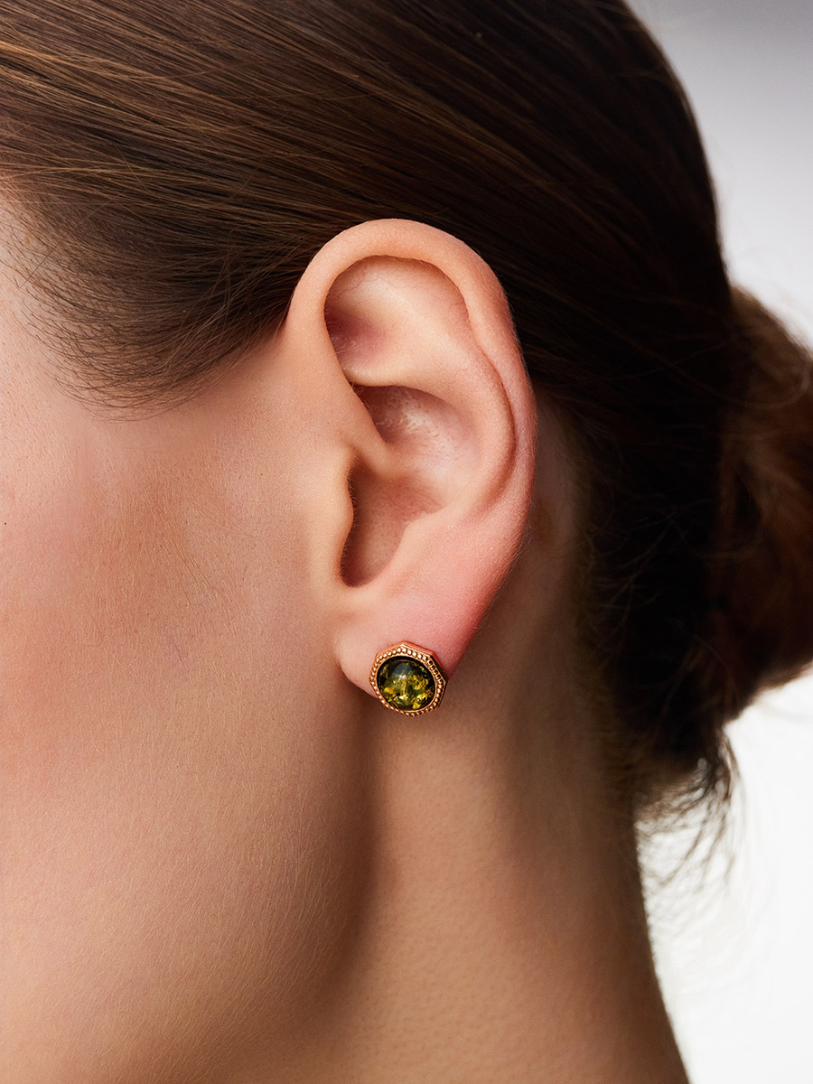 Серьги-гвоздики с тёмно-зелёным янтарём «Шахерезада»