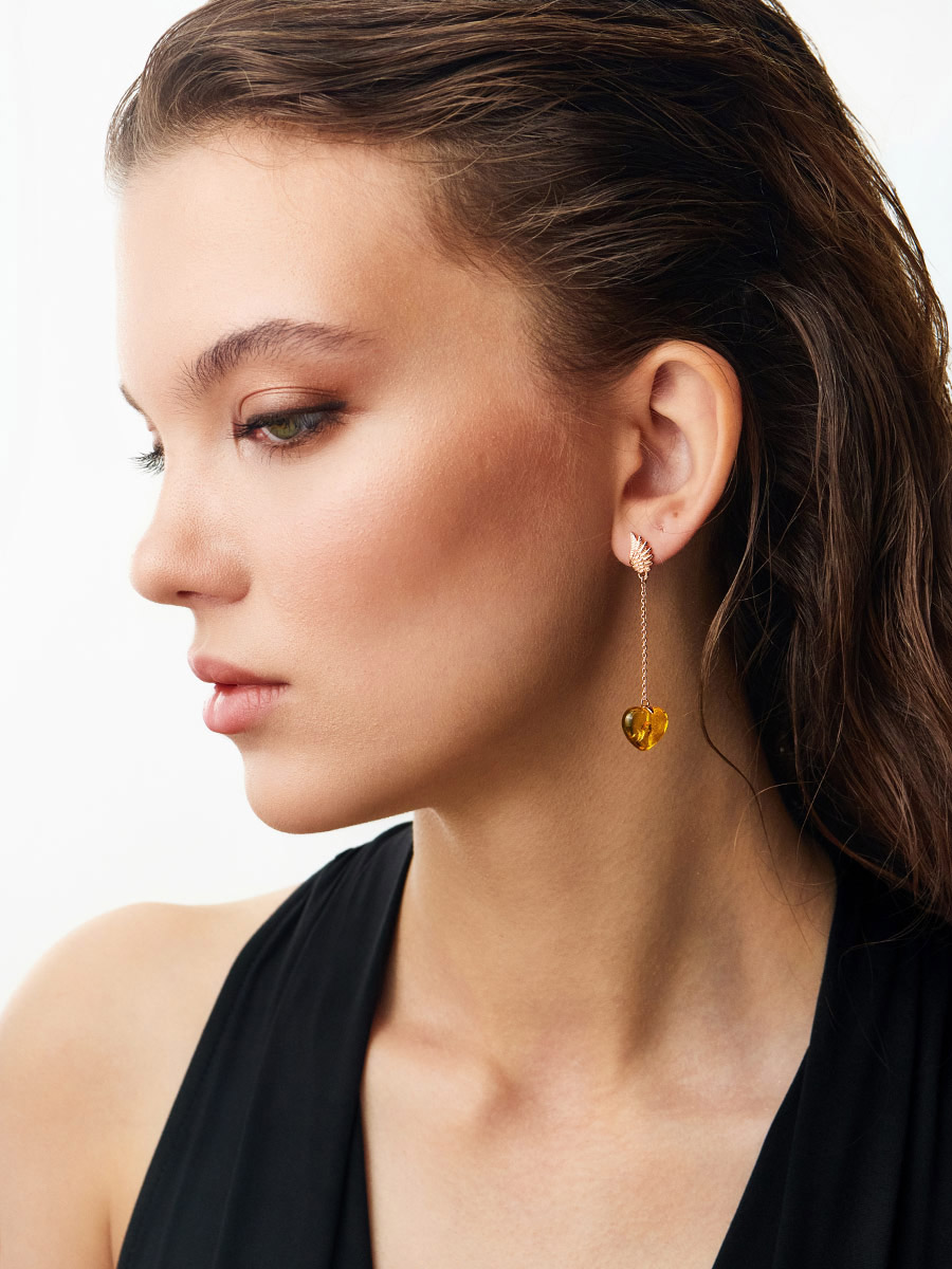 Асимметричные серьги с янтарём лимонного цвета «Сердце»