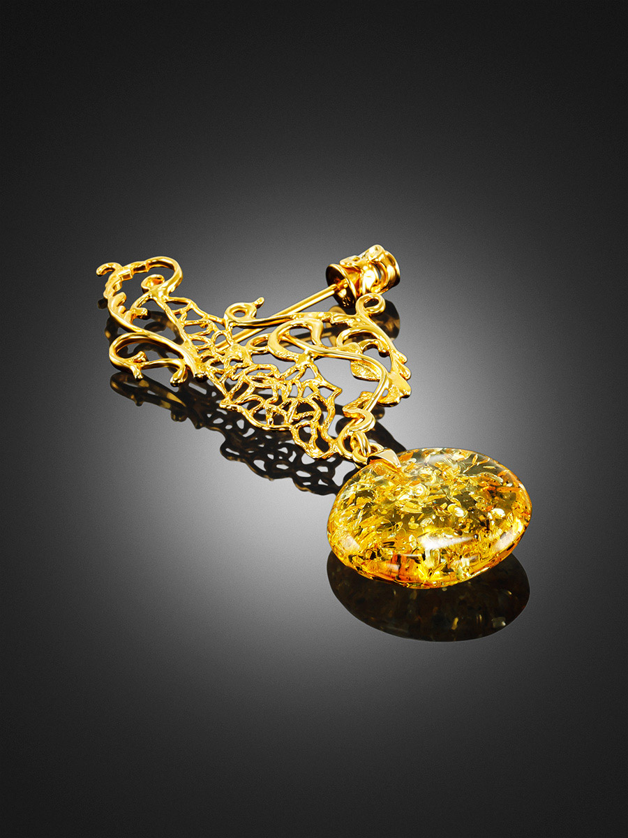 Изысканная брошь с натуральным искрящимся янтарём лимонного цвета «Версаль»