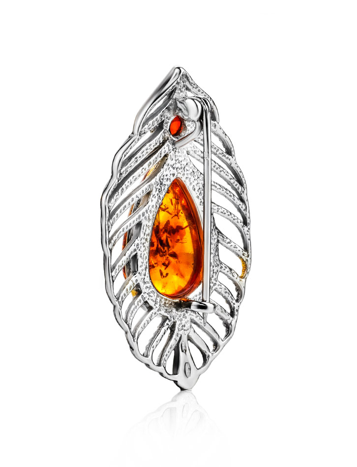 Брошь, украшенная натуральным янтарём коньячного цвета «Павлин»