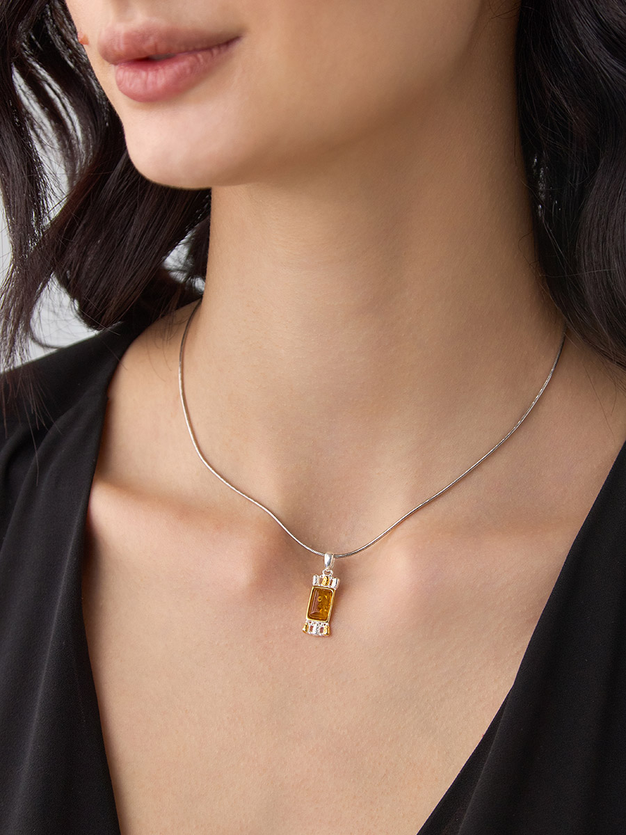 Небольшая оригинальная подвеска «Бубинга» с натуральным янтарём