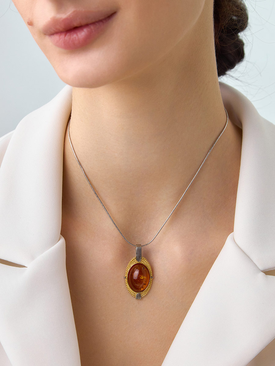 Кулон «Мойра» из натурального янтаря