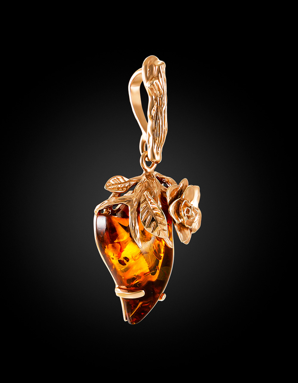 Кулон «Колибри» из натурального цельного янтаря коньячного оттенка