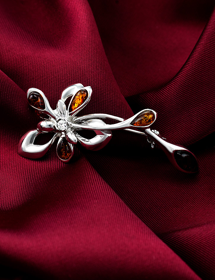 Эффектная брошь с коньячным янтарём «Софора»