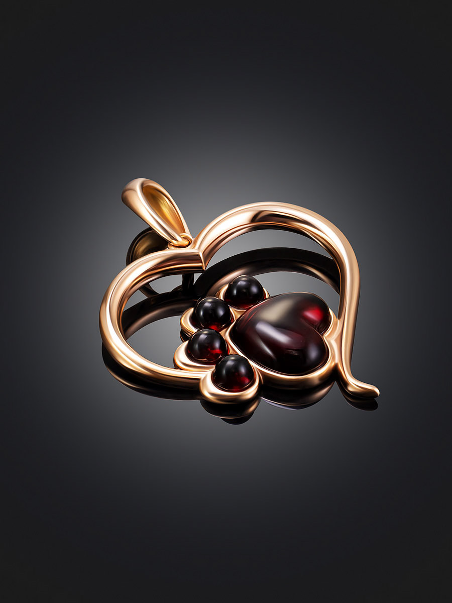 Нежная подвеска-сердце с вишнёвым янтарём «Лапки»