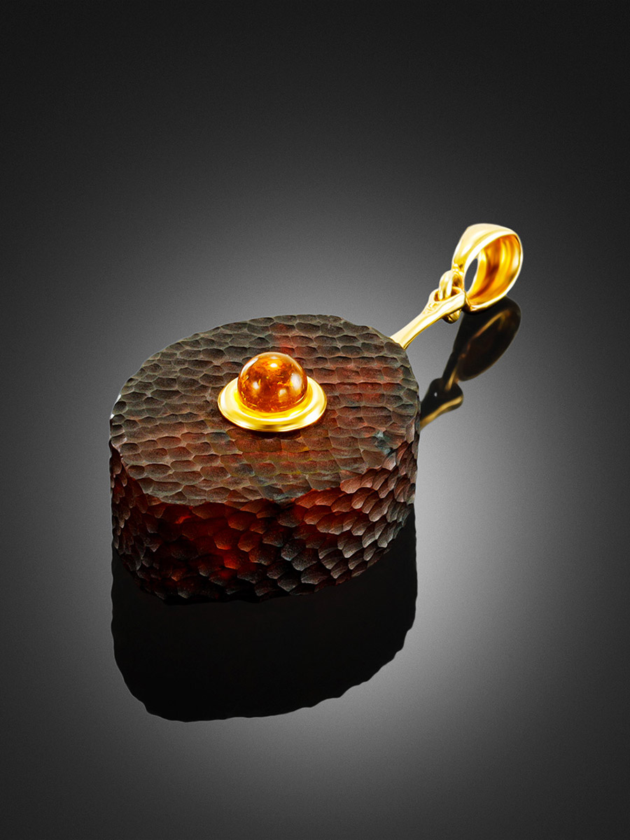 Подвеска «Марс» из «кусаного» янтаря с инкрустацией