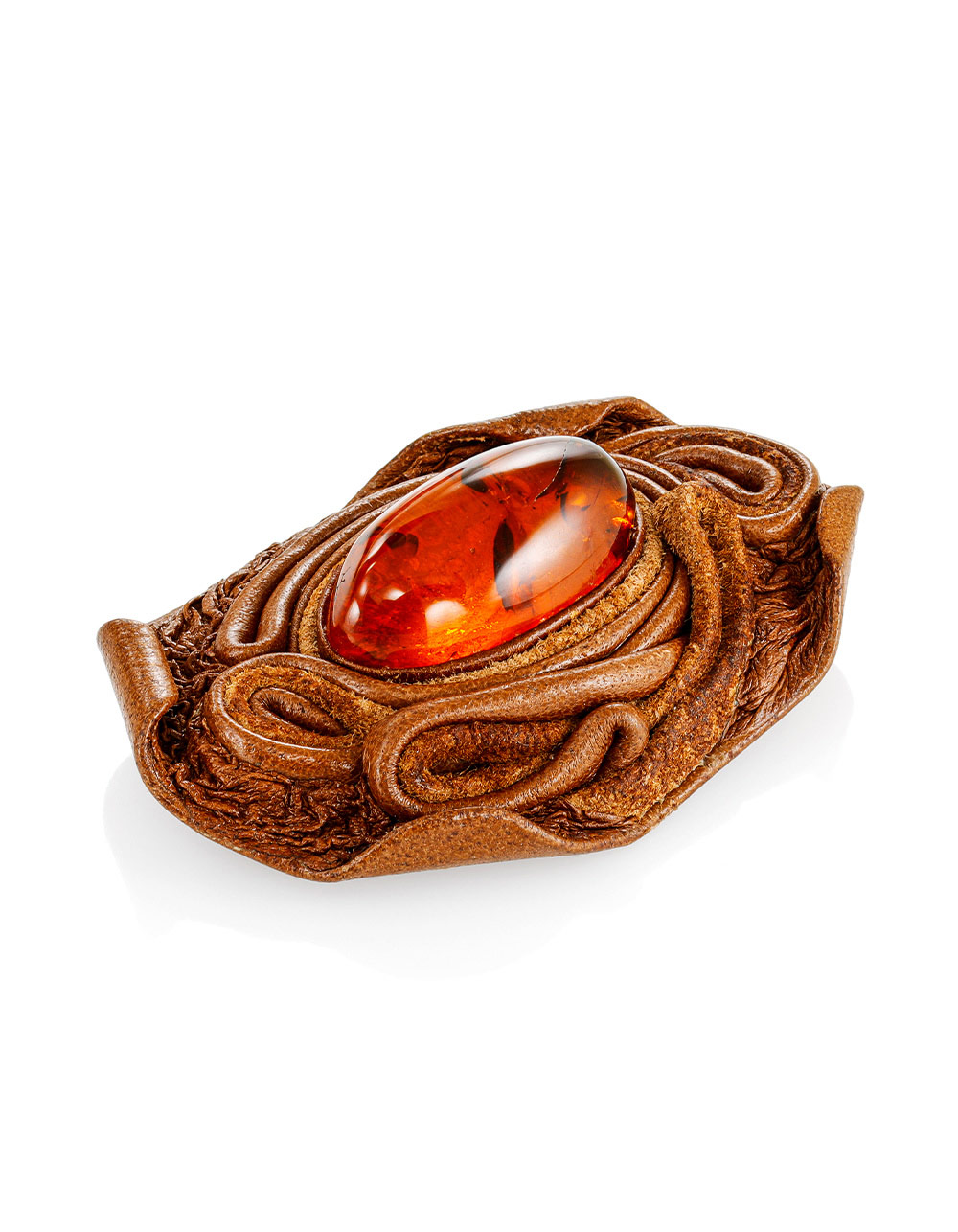 Брошь ручной работы из кожи и янтаря «Амазонка»