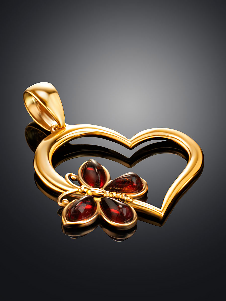 Красивое позолоченное сердце, украшенное янтарём «Апрель»