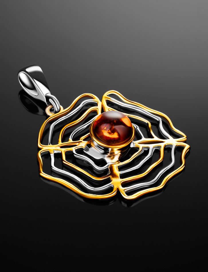 Красивый кулон из коньячного янтаря «Адонис»