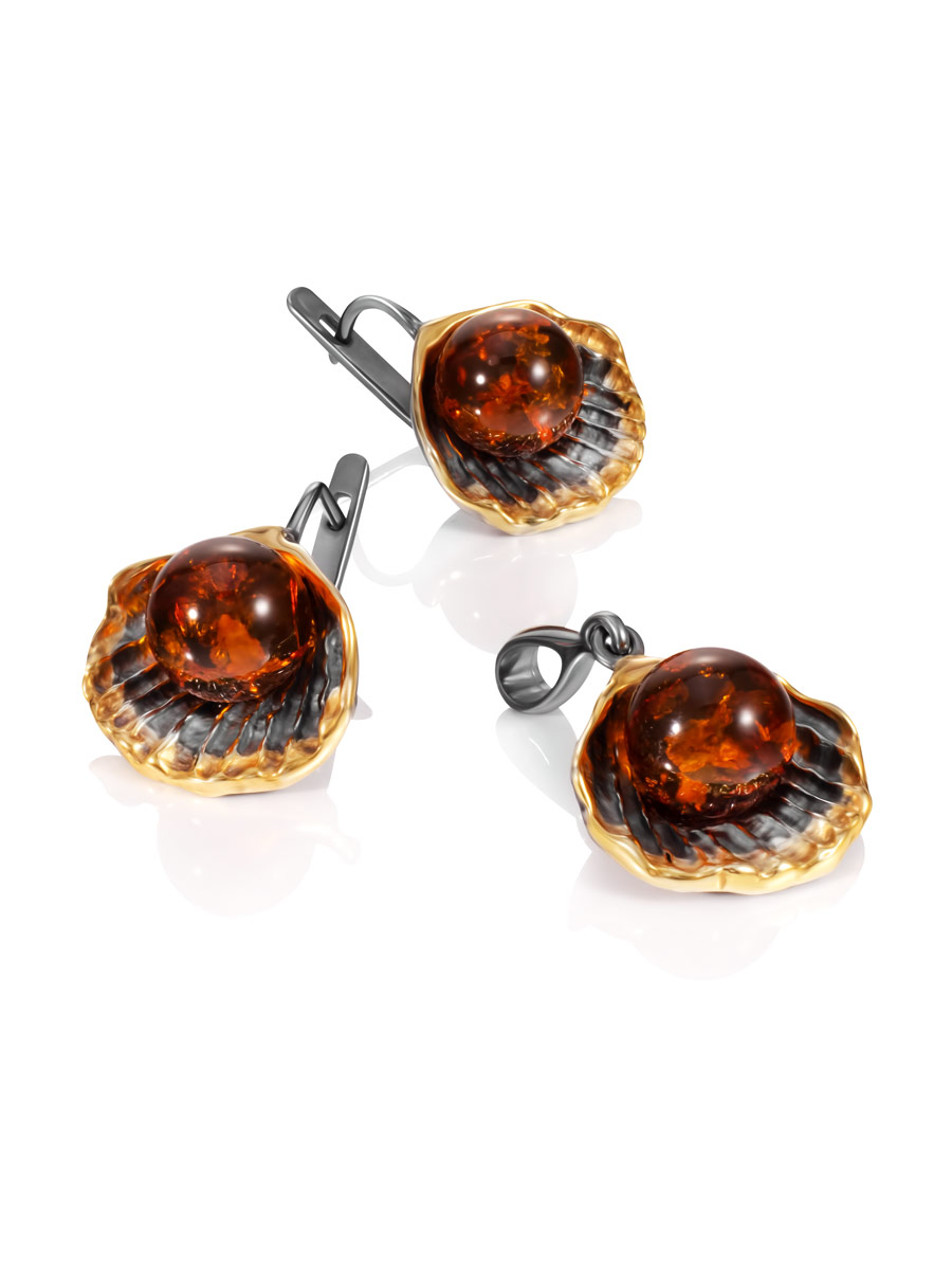 Нарядная подвеска с чернением и золочением «Ракушка», украшенная коньячным янтарём