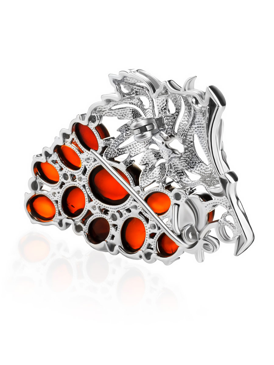 Эффектная брошь с янтарём вишнёвого цвета «Виноград»