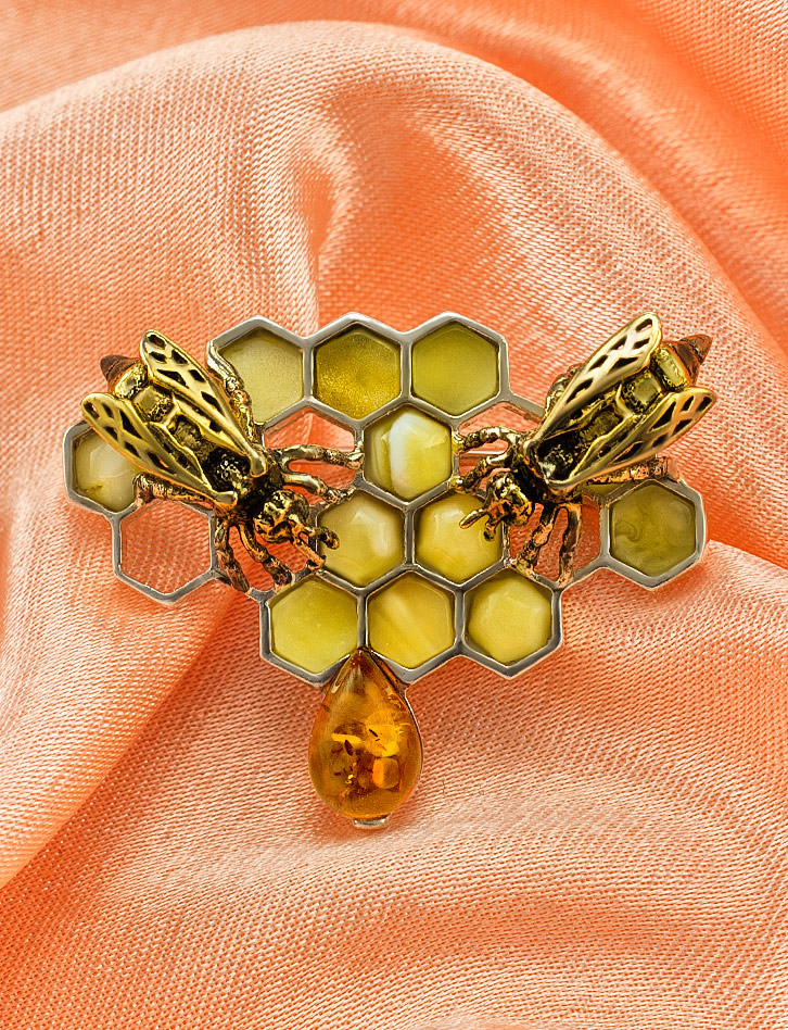 Уникальная брошь из натурального балтийского янтаря «Винни Пух»