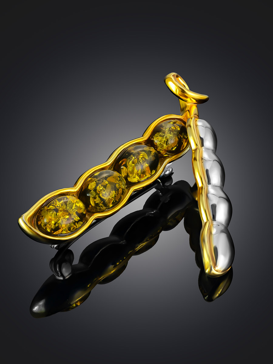 Необычная брошь-кулон с янтарём зелёного цвета «Горошек»