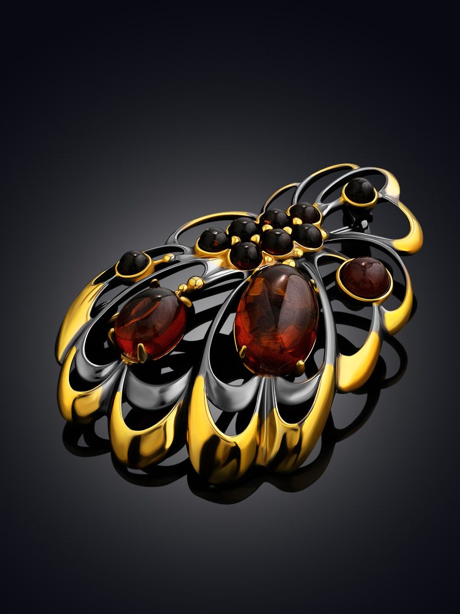 Нарядная брошь из натурального коньячного янтаря «Крылышко»