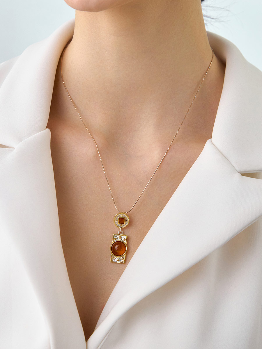 Стильный кулон с натуральным коньячным янтарём «Равенна»