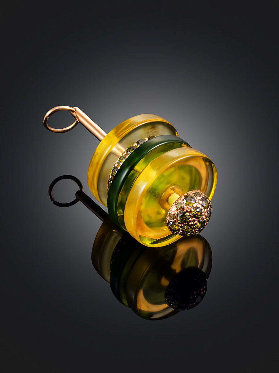 Необычная оригинальная подвеска из янтаря с кристаллами «Медичи»