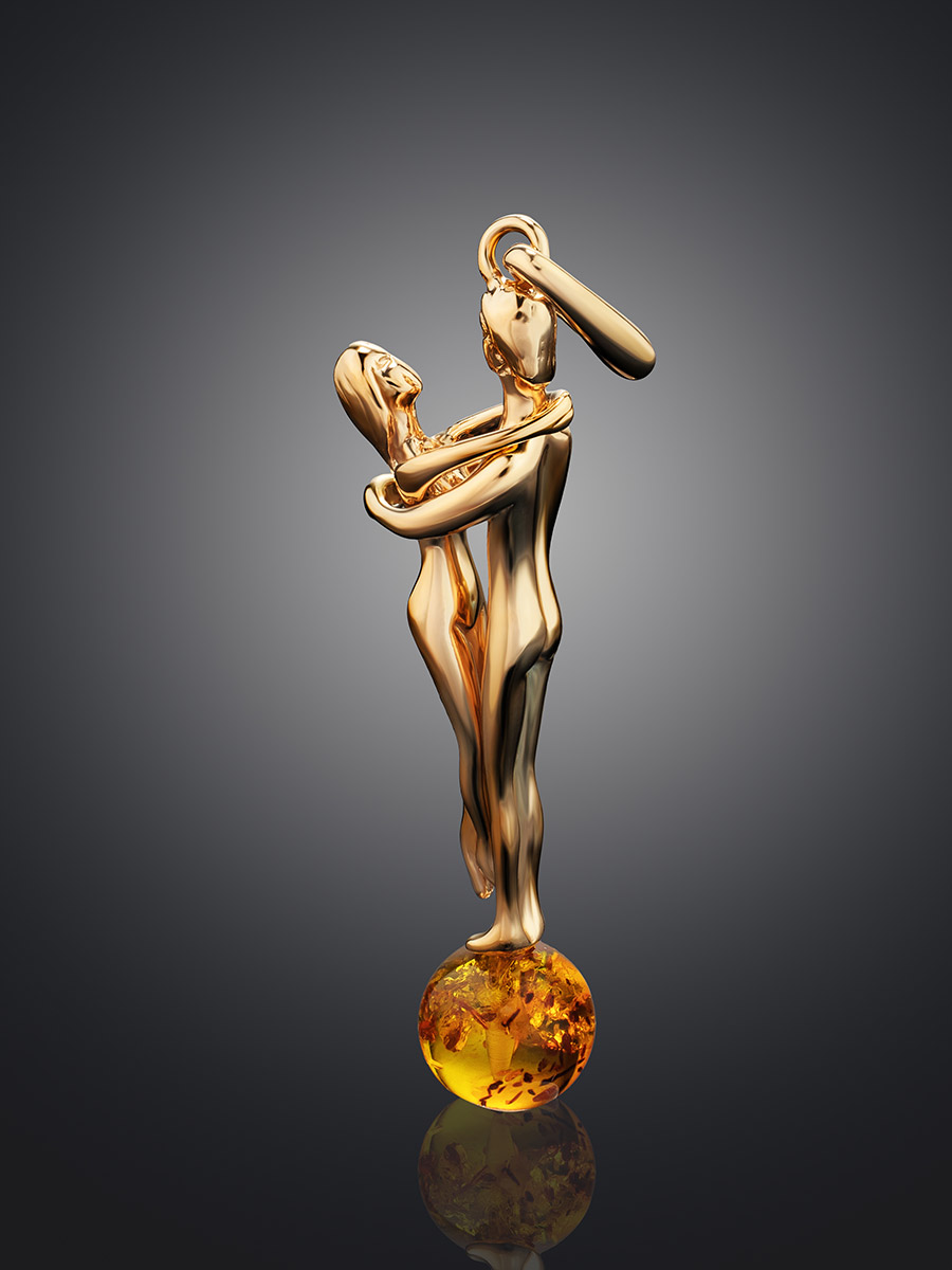Необычная подвеска «Танго» в золочении с янтарём