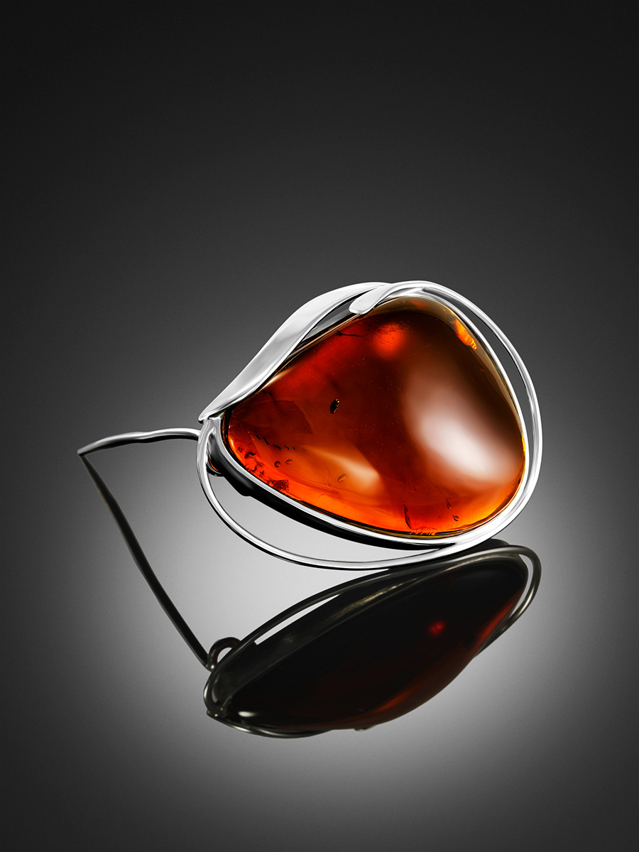 Брошь с натуральным янтарём коньячного цвета «Риальто»