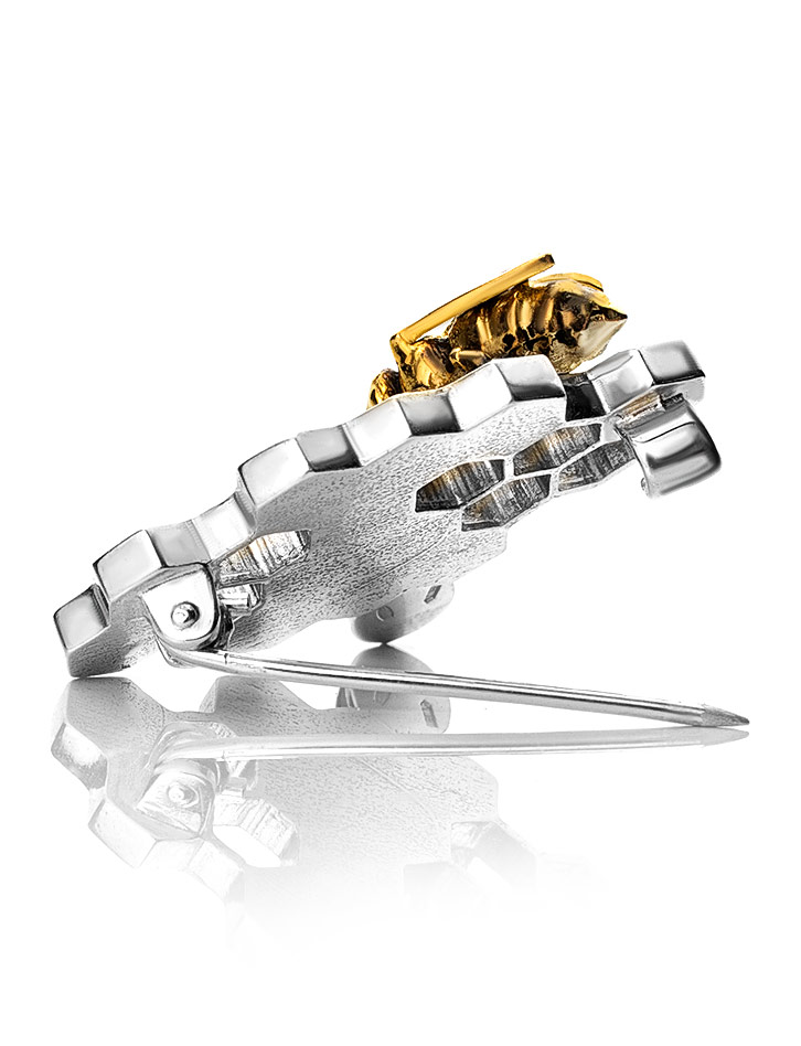 Необычная брошь из натурального янтаря «Винни Пух»