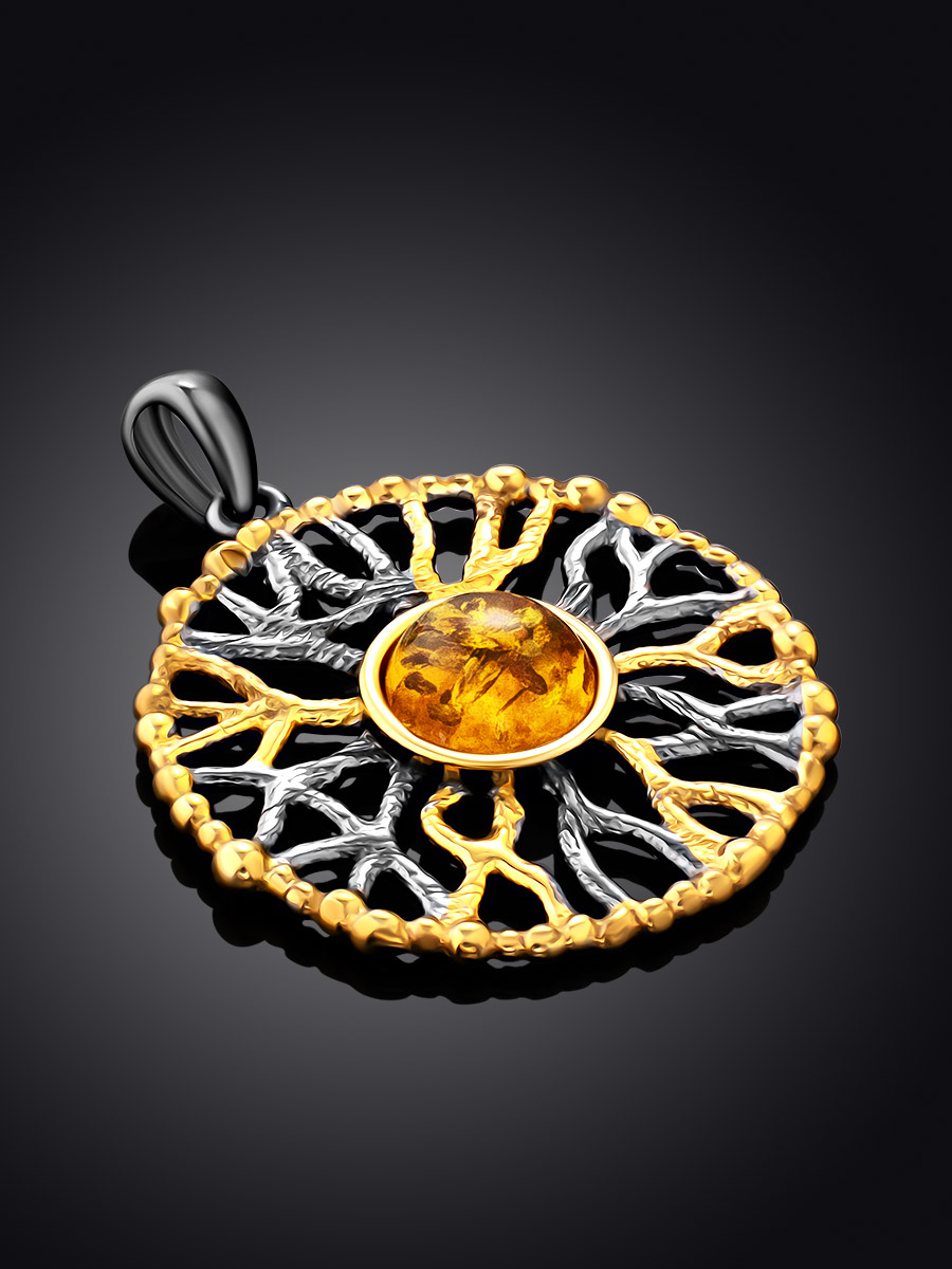 Ажурный круглый кулон с чернением и золочением, украшенный янтарём «Алхимия»