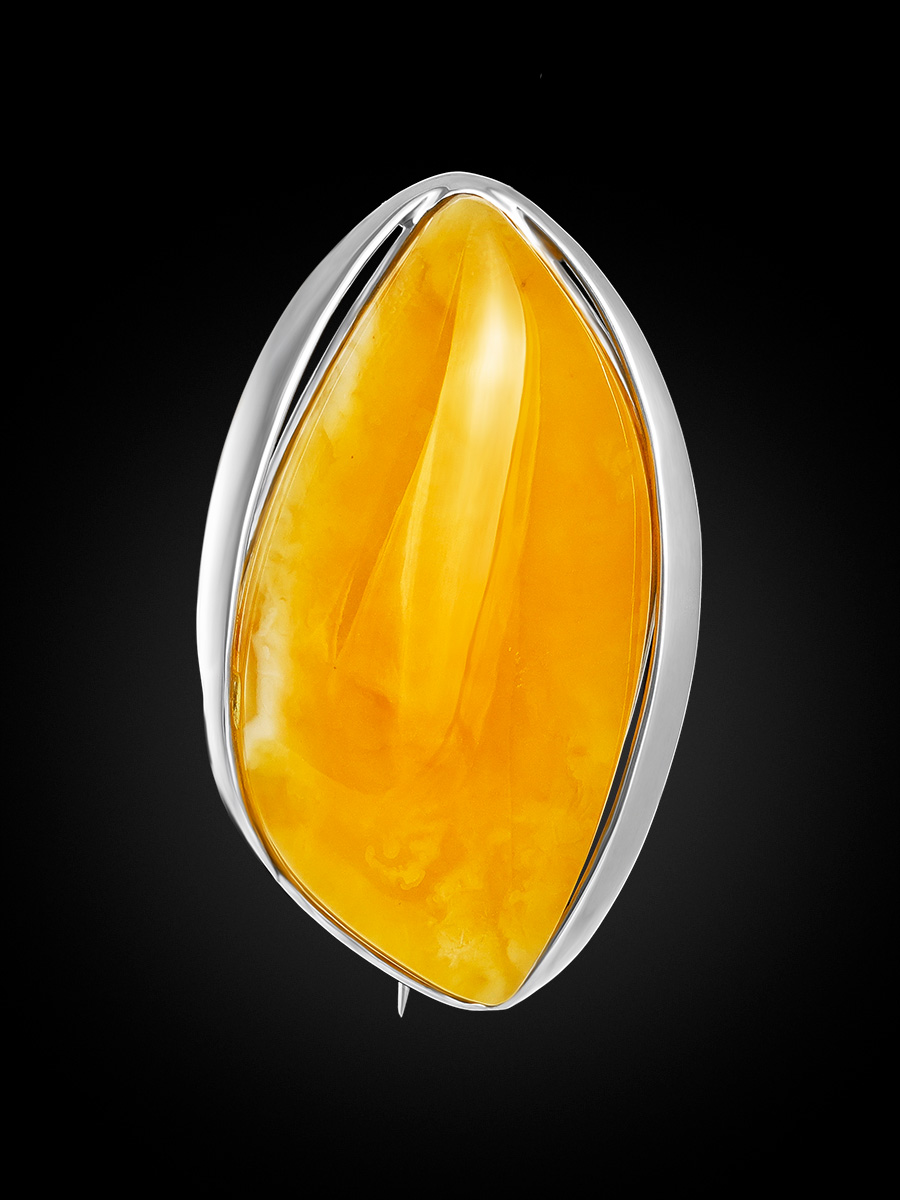 Брошь из натурального янтаря медового цвета «Маньяна»