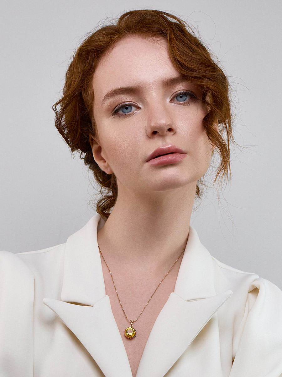 Изысканная подвеска с натуральным огранённым янтарём «Баккара»