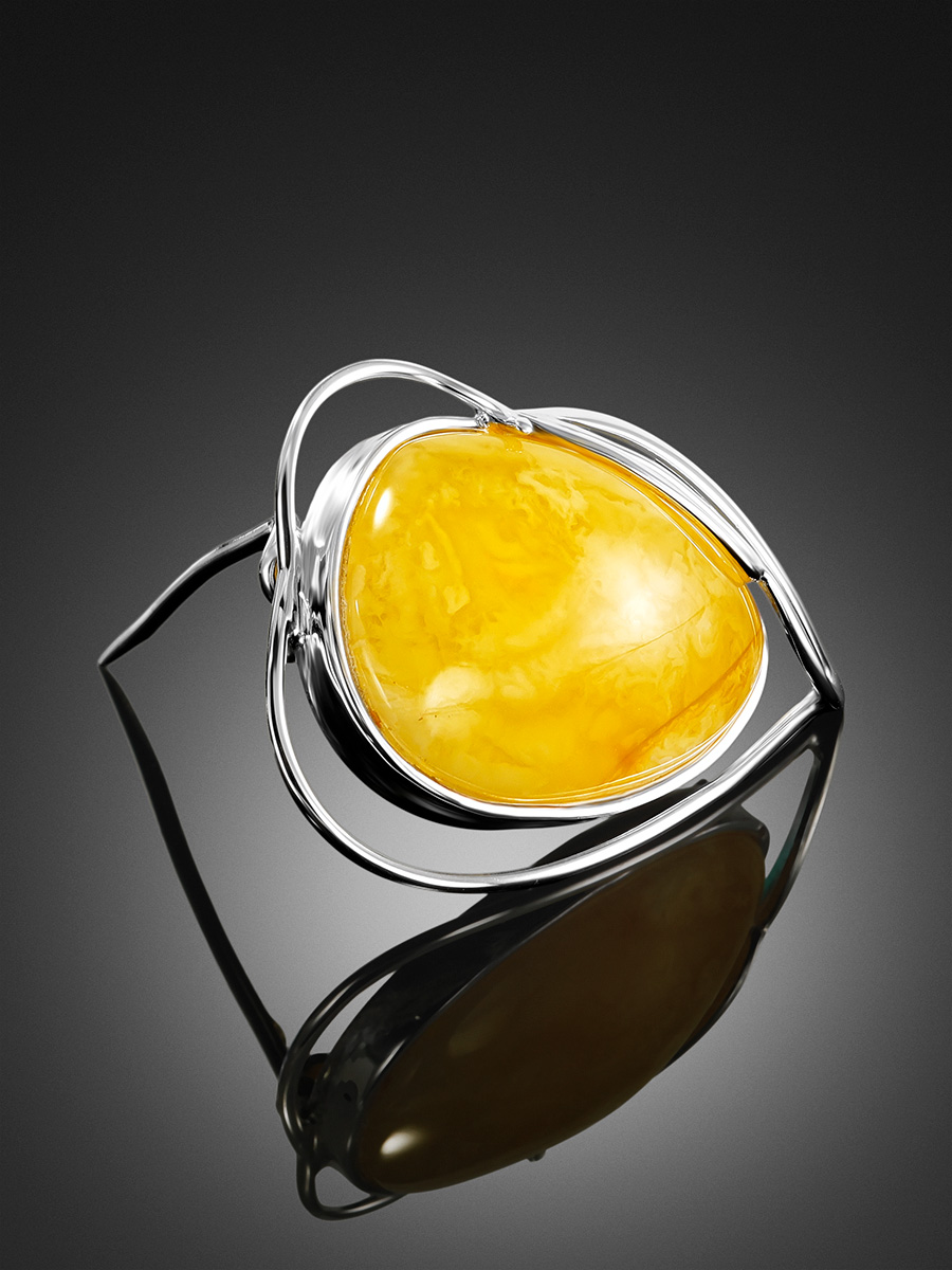 Элегантная брошь с цельным медовым янтарём «Риальто»