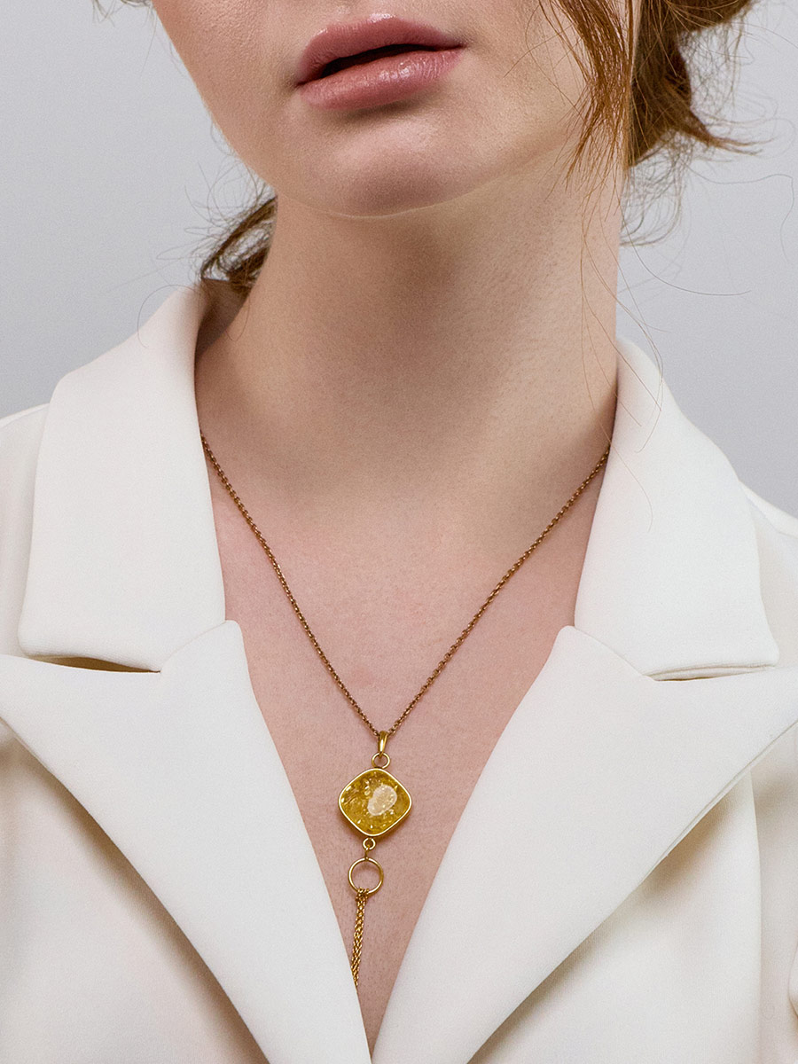 Изысканная подвеска из ярко-лимонного янтаря «Амфитрита»