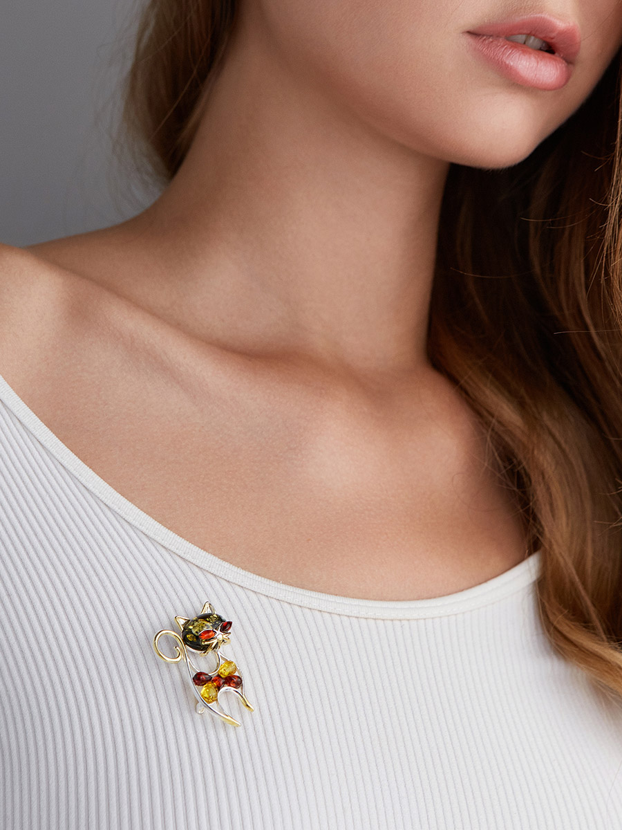 Изысканная брошь-кулон с янтарём разных оттенков «Кошка»