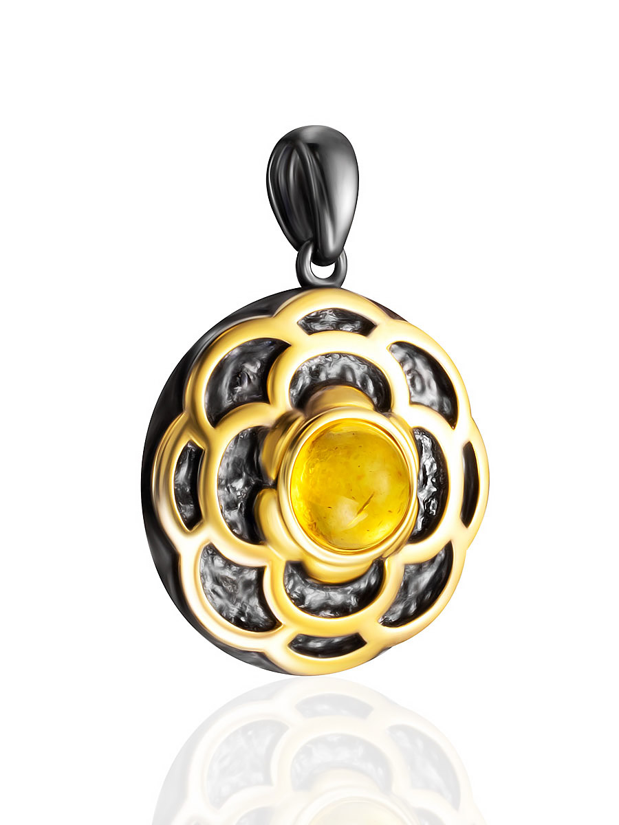 Кулон из натурального янтаря «Гербера» с чернением и золочением