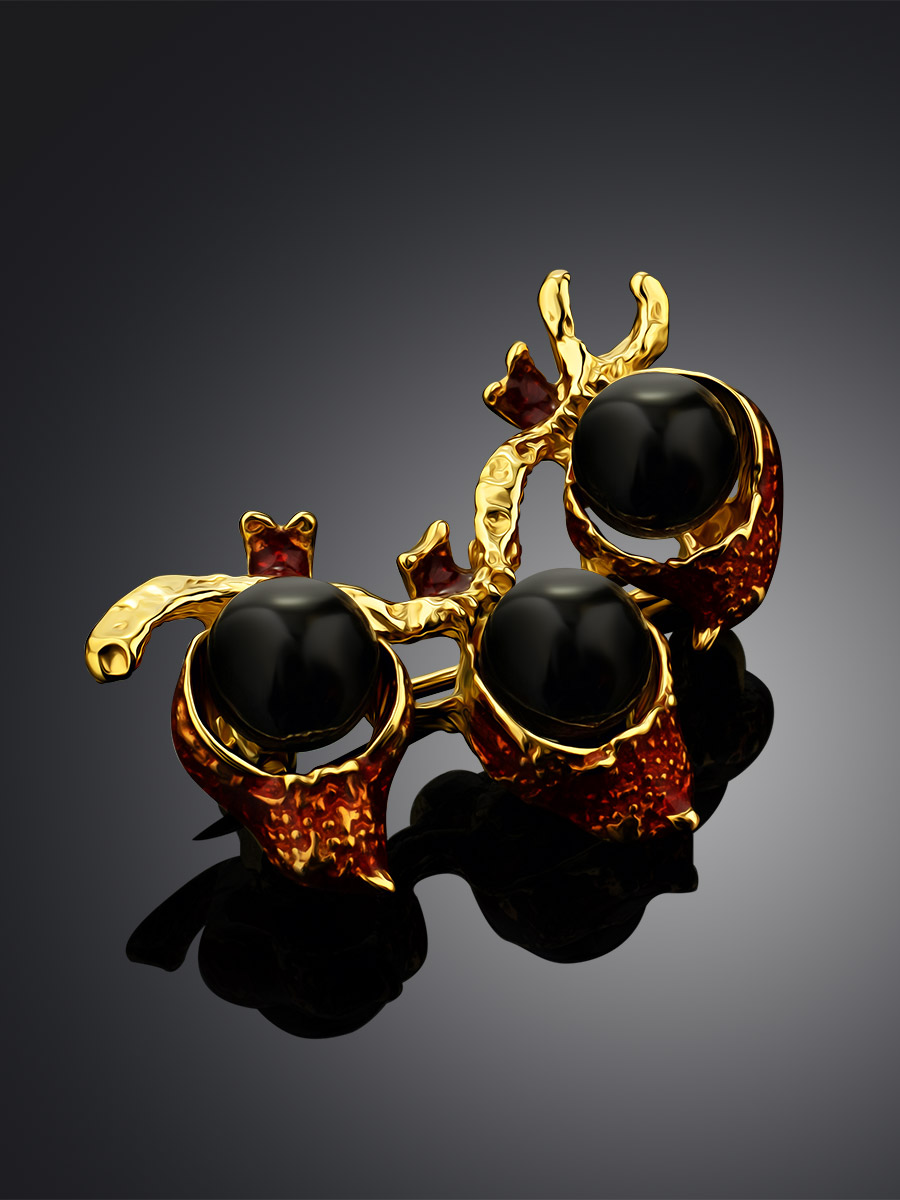 Оригинальная брошь «Гранат» из тёмно-вишнёвого янтаря