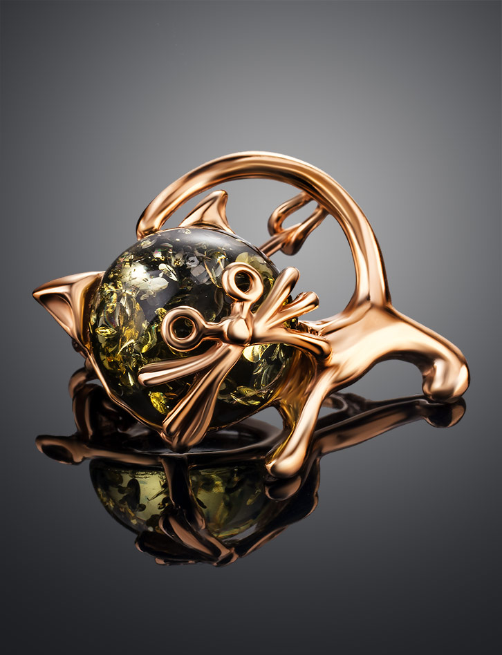 Брошь в виде котёнка из зелёного янтаря «Чешир»