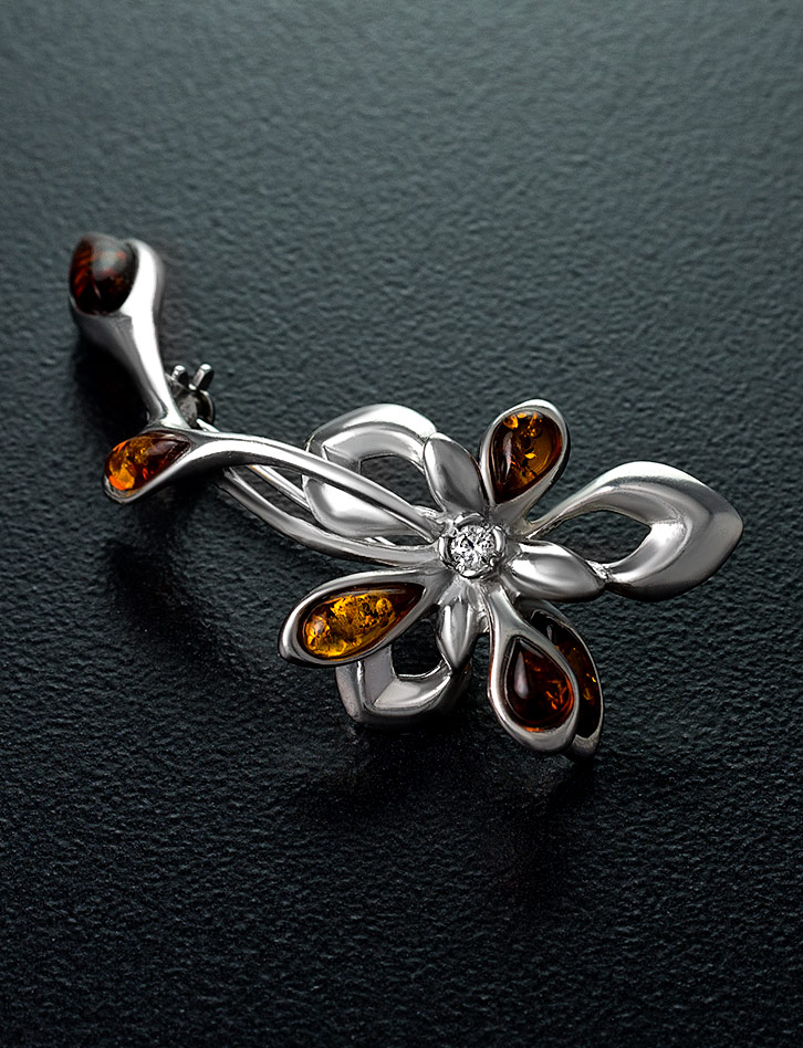 Эффектная брошь с коньячным янтарём «Софора»