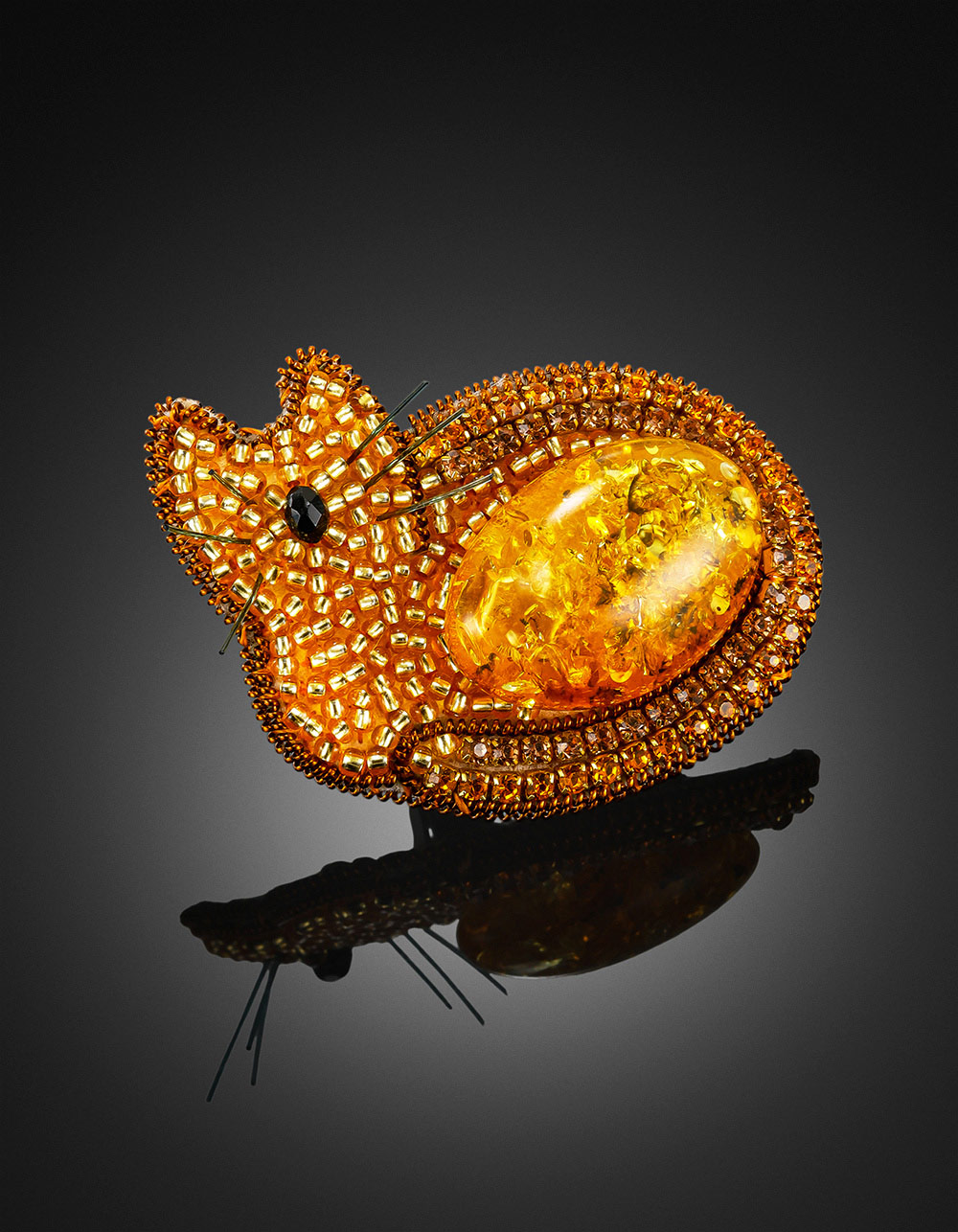 Брошь-котик из бисера и натурального янтаря «Лукоморье»