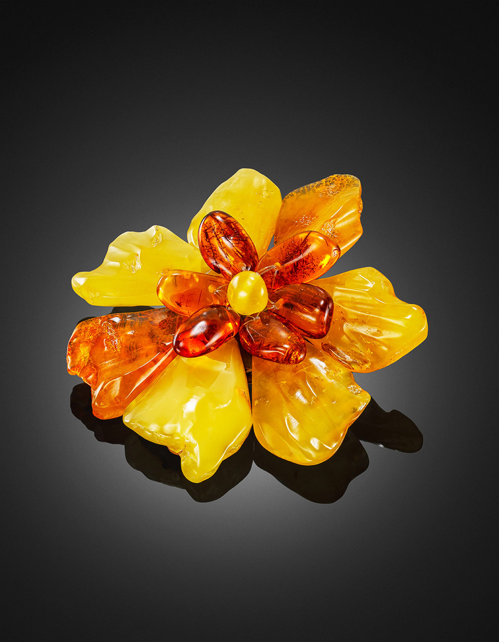 Очаровательная брошь из цельного янтаря «Помпеи»