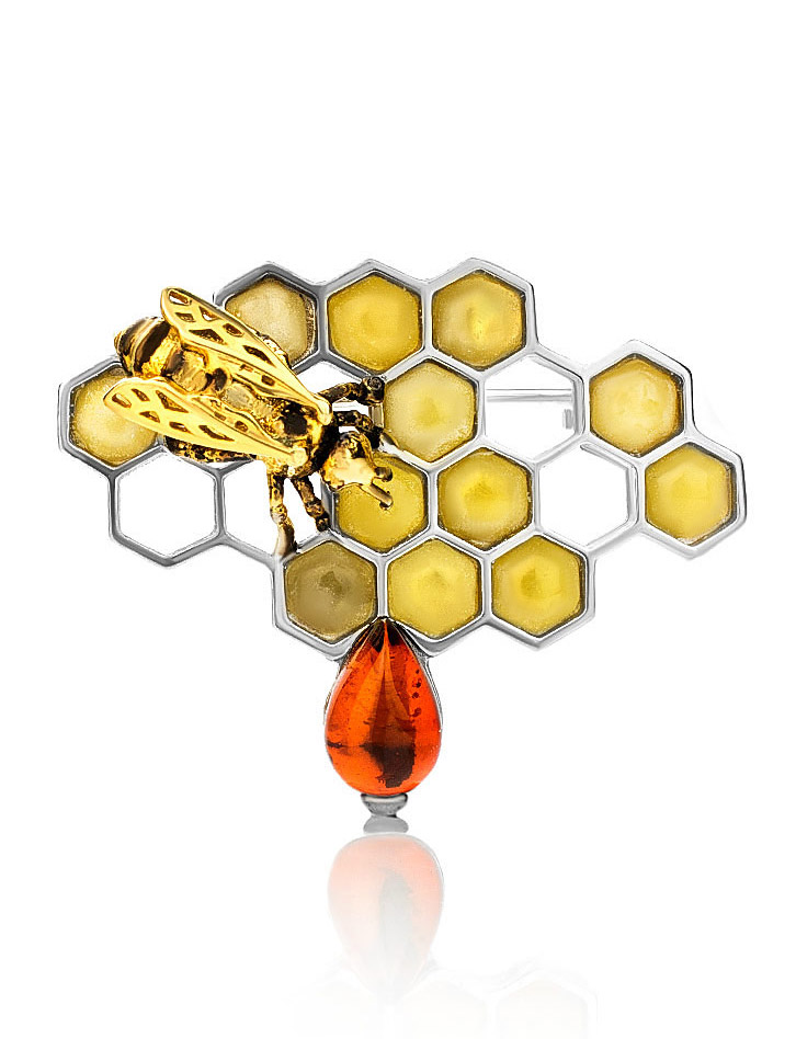 Необычная брошь из натурального янтаря «Винни Пух»