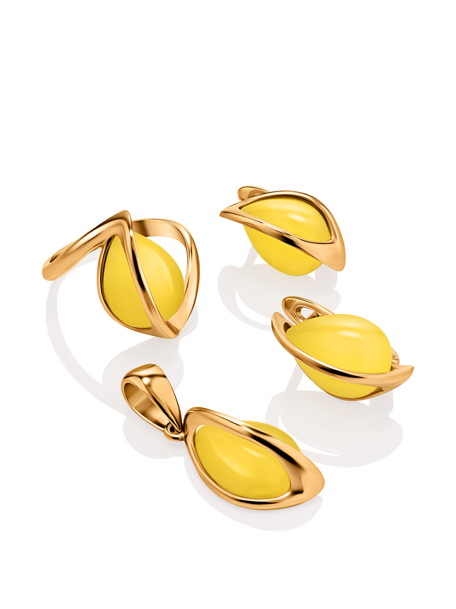 Сияющий позолоченный кулон с медовым янтарём «Голконда»