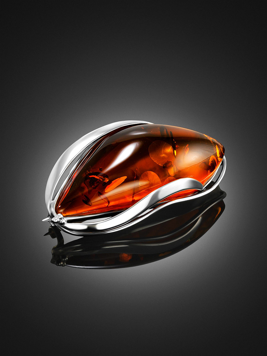 Эффектная брошь «Маньяна» из цельного коньячного янтаря