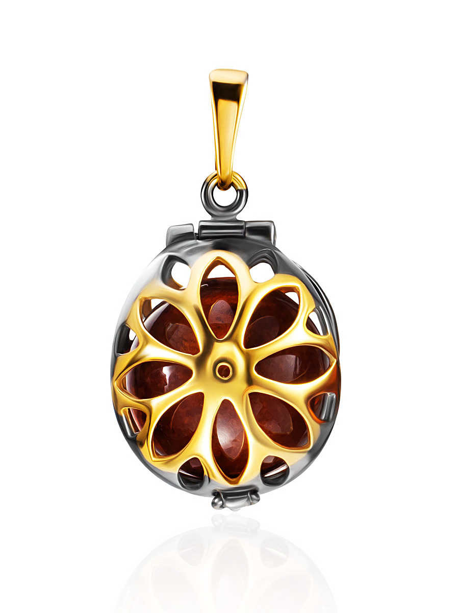 Круглый кулон-локер с ярко-коньячным янтарём