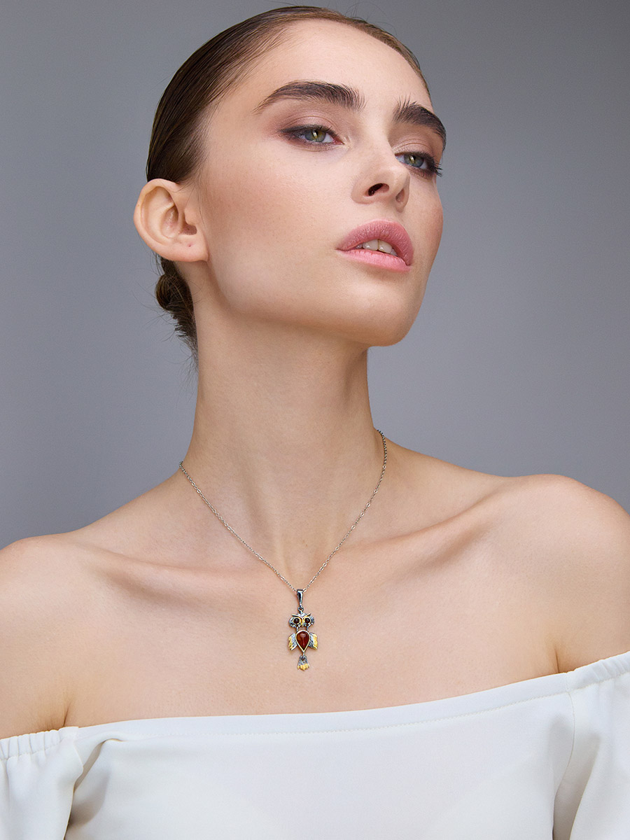 Необычная подвеска «Сова» с натуральным янтарём