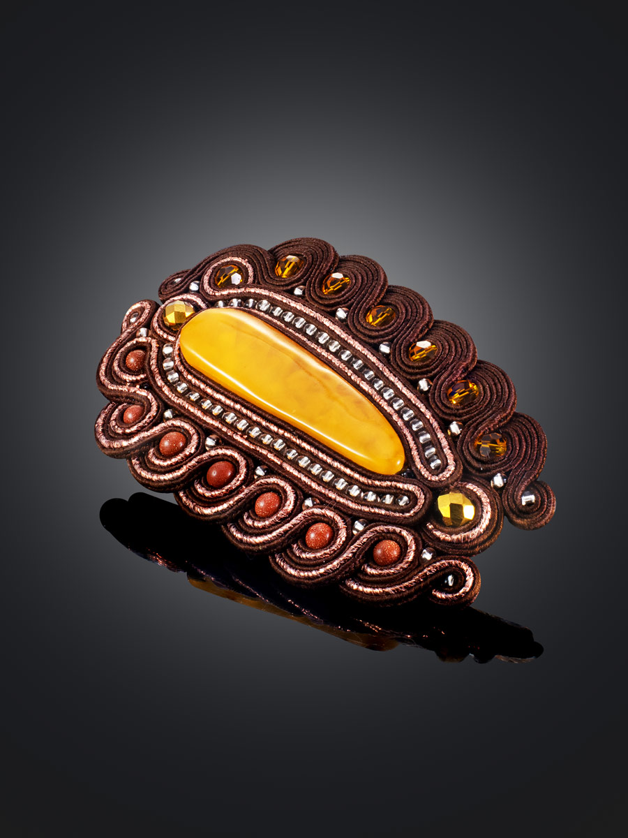 Крупная оригинальная брошь «Индия», украшенная яшмой, кристаллами и натуральным янтарём