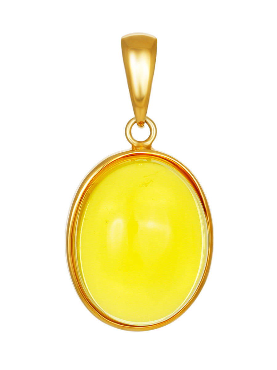 Небольшой лаконичный кулон из натурального цельного янтаря в позолоченной оправе