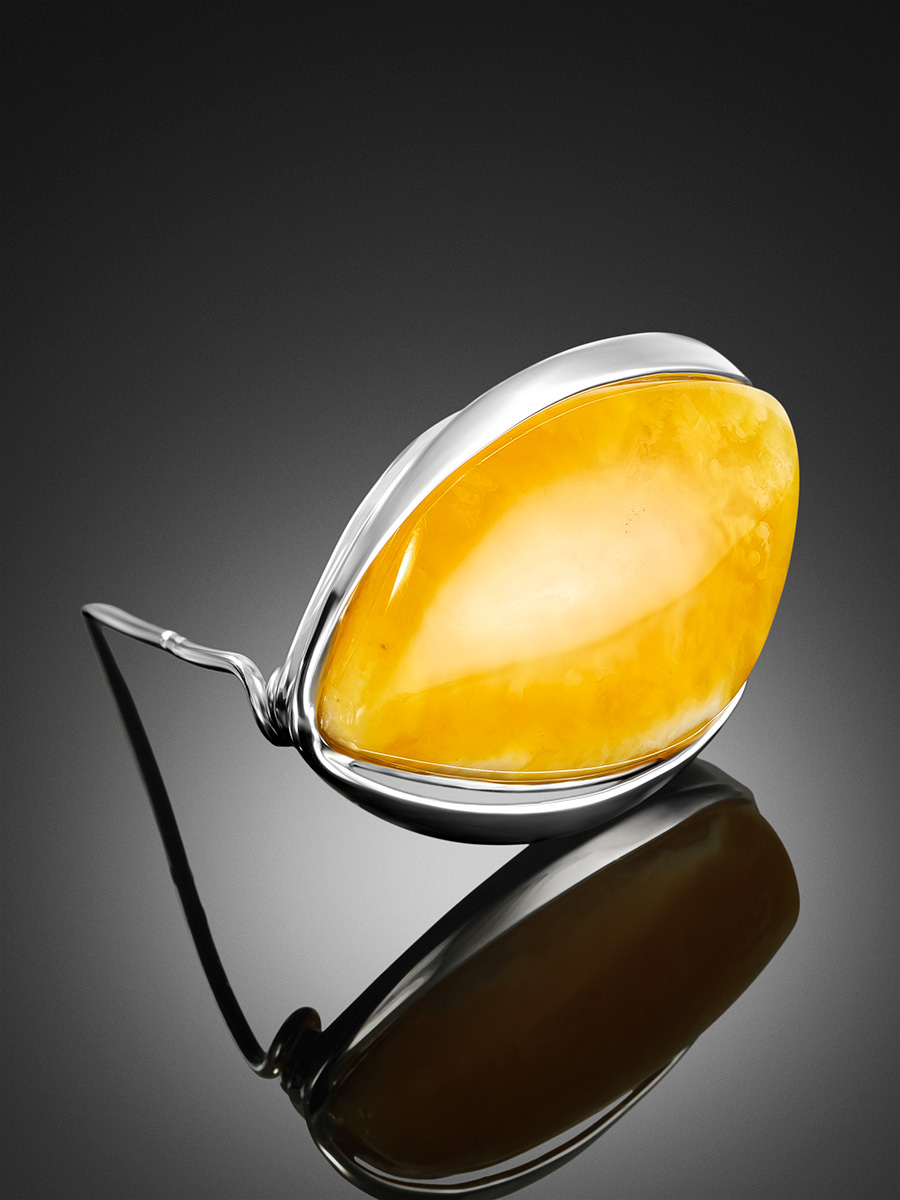 Брошь из натурального янтаря медового цвета «Маньяна»