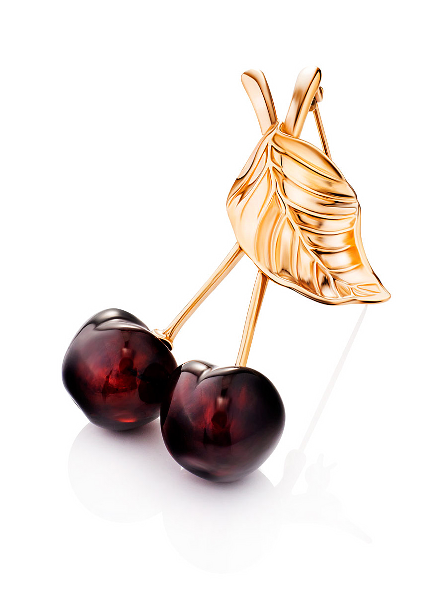 Очаровательная позолоченная брошь «Вишенка» из тёмно-вишнёвого янтаря