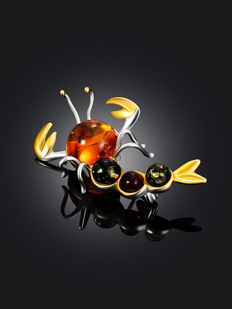 Яркая брошь с янтарём разных оттенков «Рак»