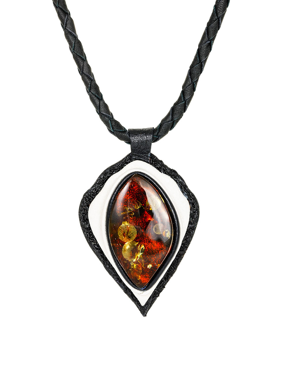 Колье из кожи «Амазонка» с вишнёвым янтарём