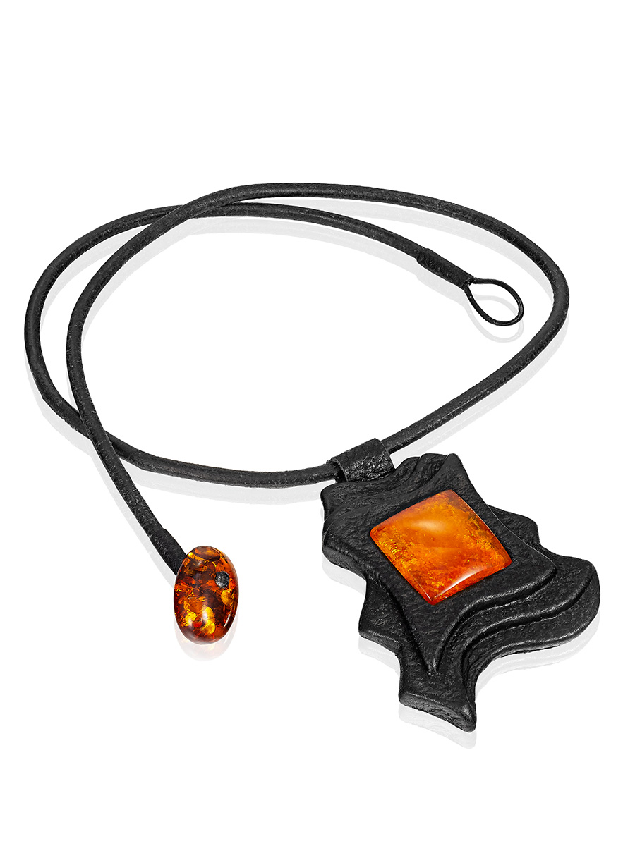 Колье из кожи «Амазонка» с коньячным янтарём