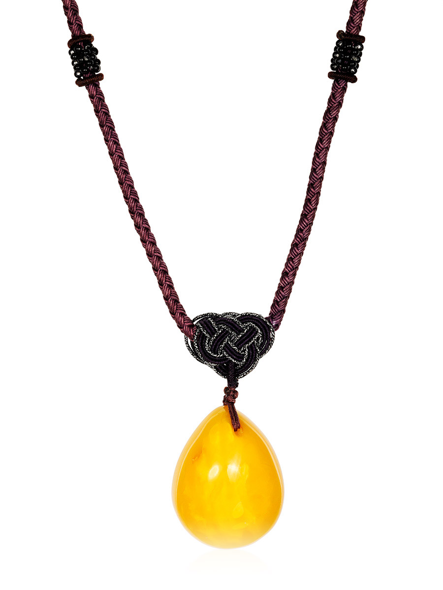 Колье на шнурке в азиатском стиле с кулоном из цельного янтаря «Пекин»
