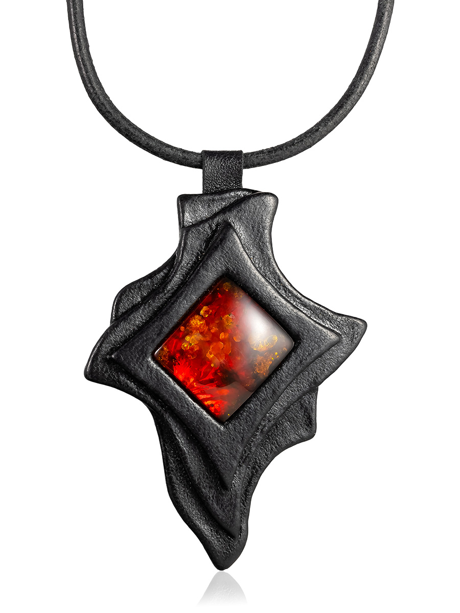 Колье из кожи «Амазонка» с коньячным янтарём