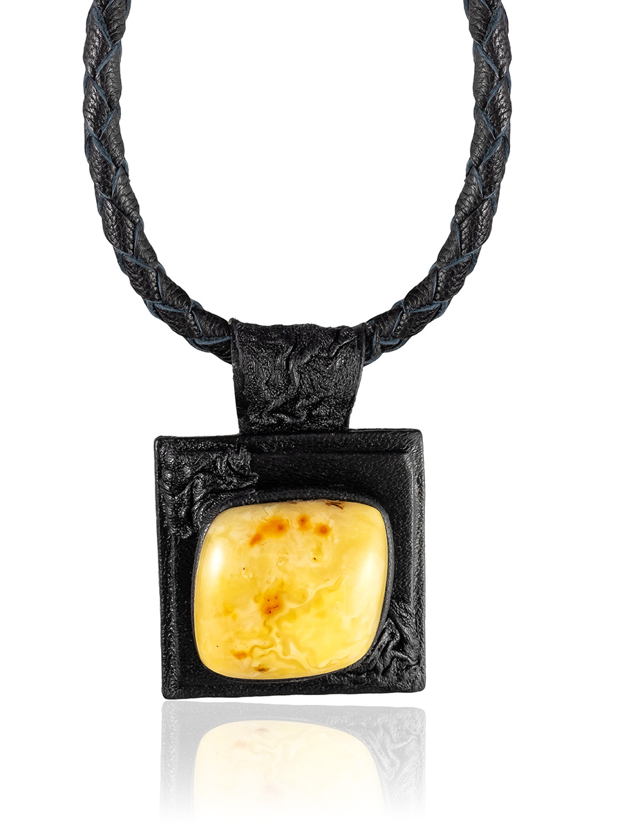 Колье из кожи «Амазонка» с медовым янтарём